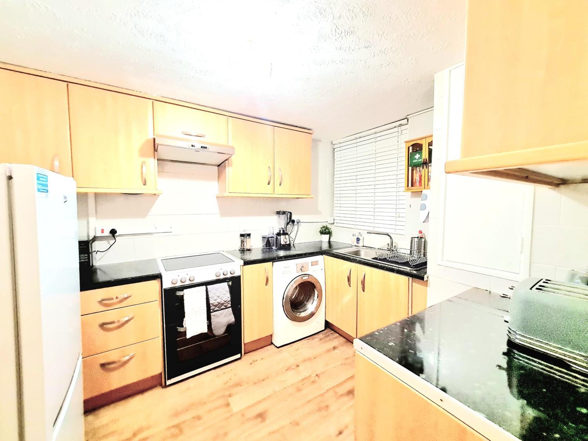Cosy Luxurious 3 Bedroom House, Free Parking, Free Wifi, Private Garden, Free Netflix Havering Extérieur photo